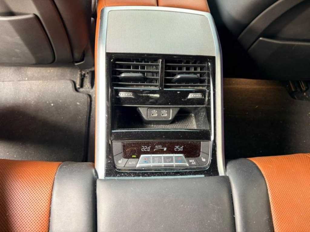 BMW 8 Series - Vista 11