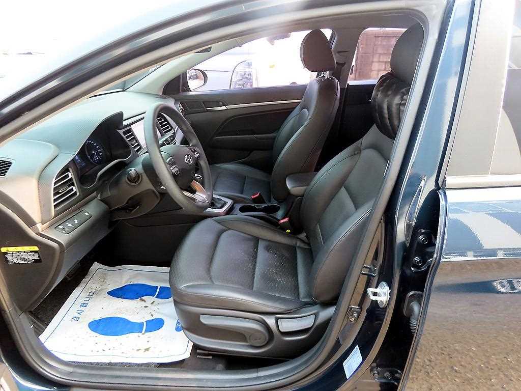 HYUNDAI Avante - Vista 5