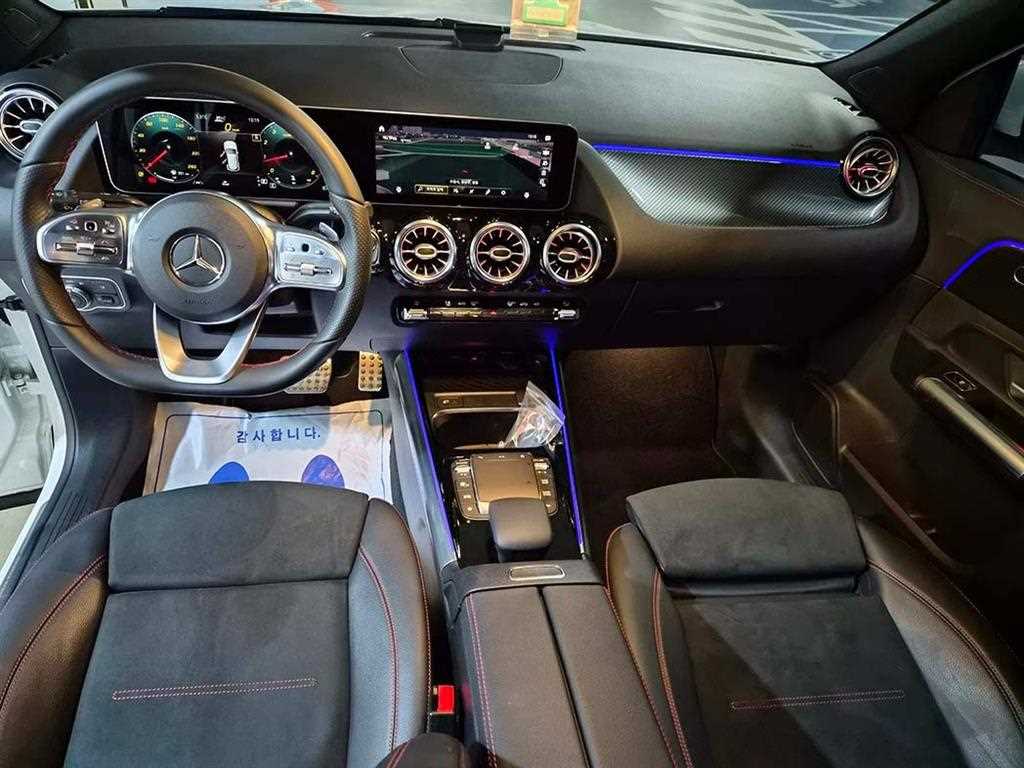 Mercedes Benz GLA Class - Vista 8