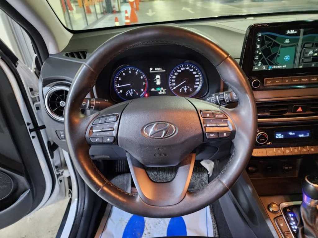 HYUNDAI Kona - Vista 10