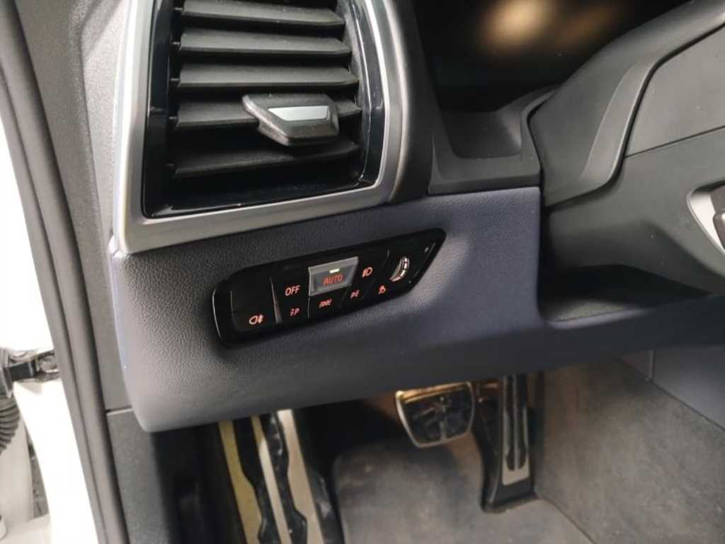 BMW 8 Series - Vista 12