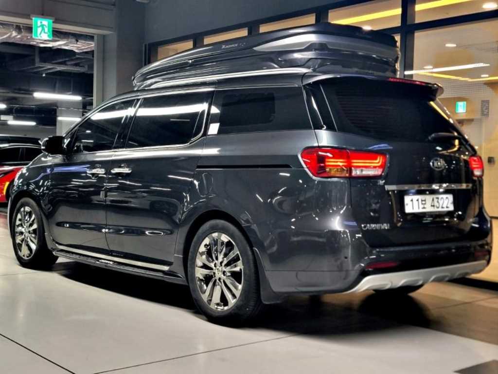 KIA Carnival - Vista 3