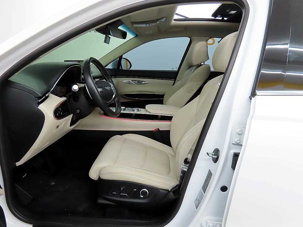 Genesis GV70 - Vista 5