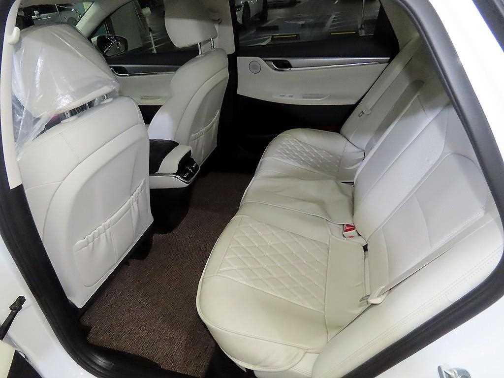 HYUNDAI Grandeur - Vista 7