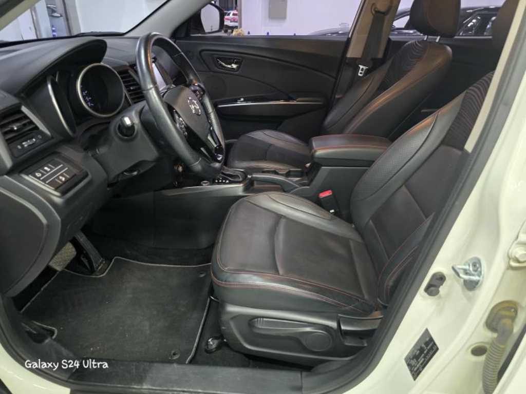 Ssangyong Tivoli - Vista 11