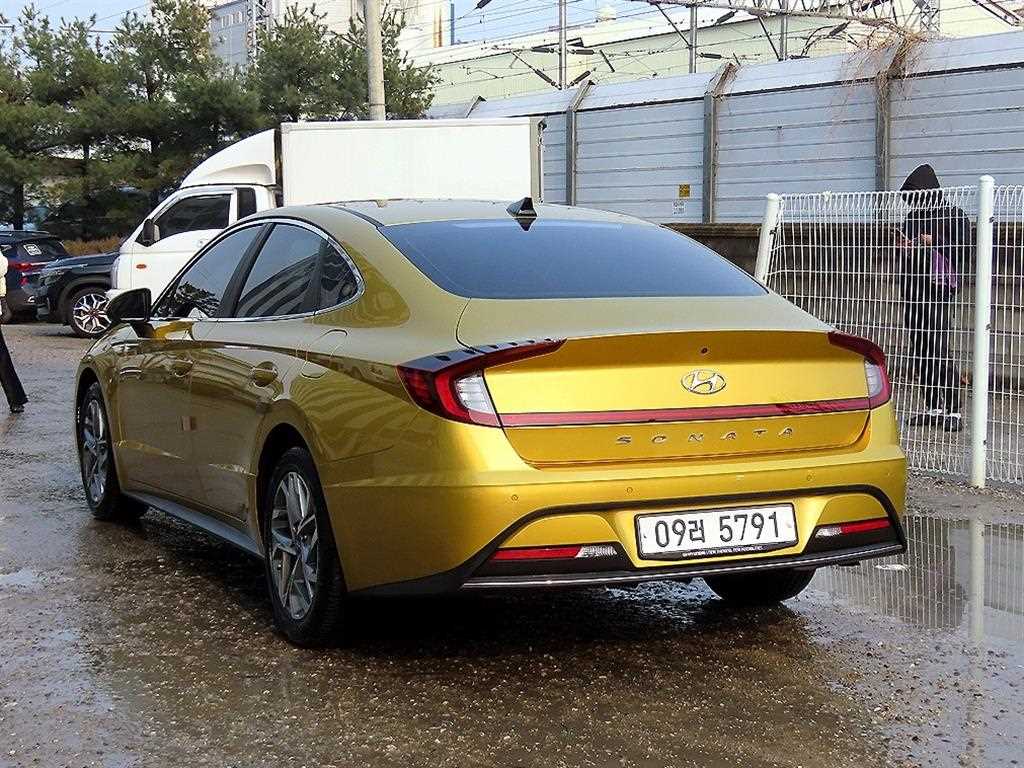 HYUNDAI Sonata - Vista 3