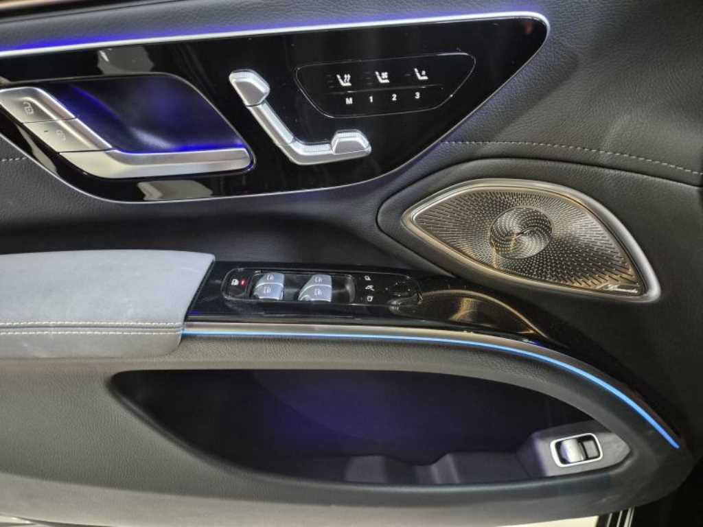 Mercedes Benz EQS - Vista 12