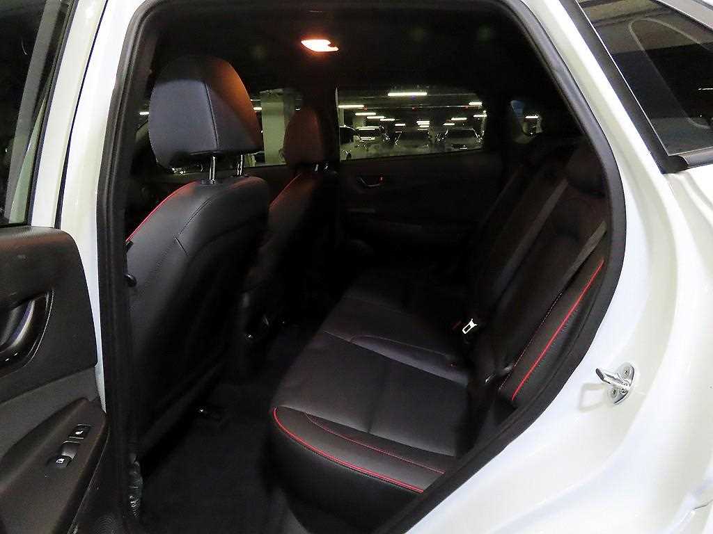 HYUNDAI Kona - Vista 7