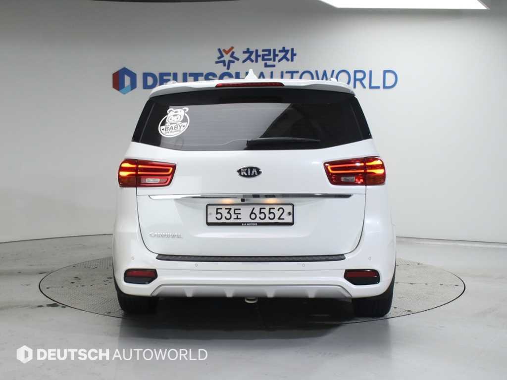 KIA Carnival - Vista 4