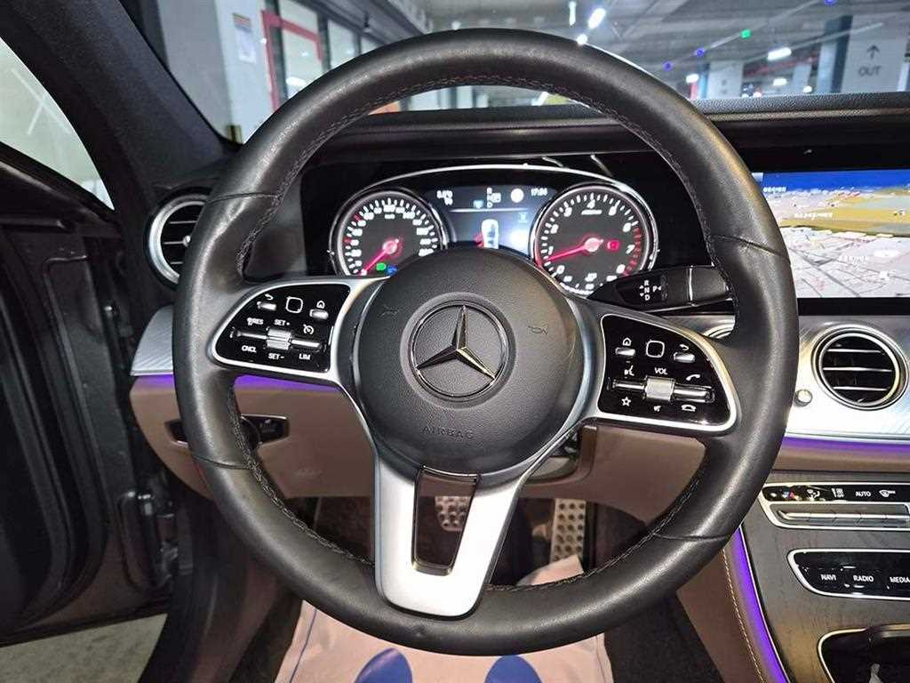 Mercedes Benz E class - Vista 9