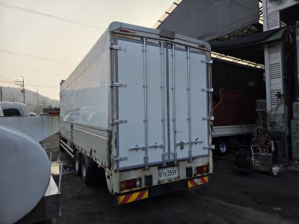 medium and large cargo truck - Vista 5