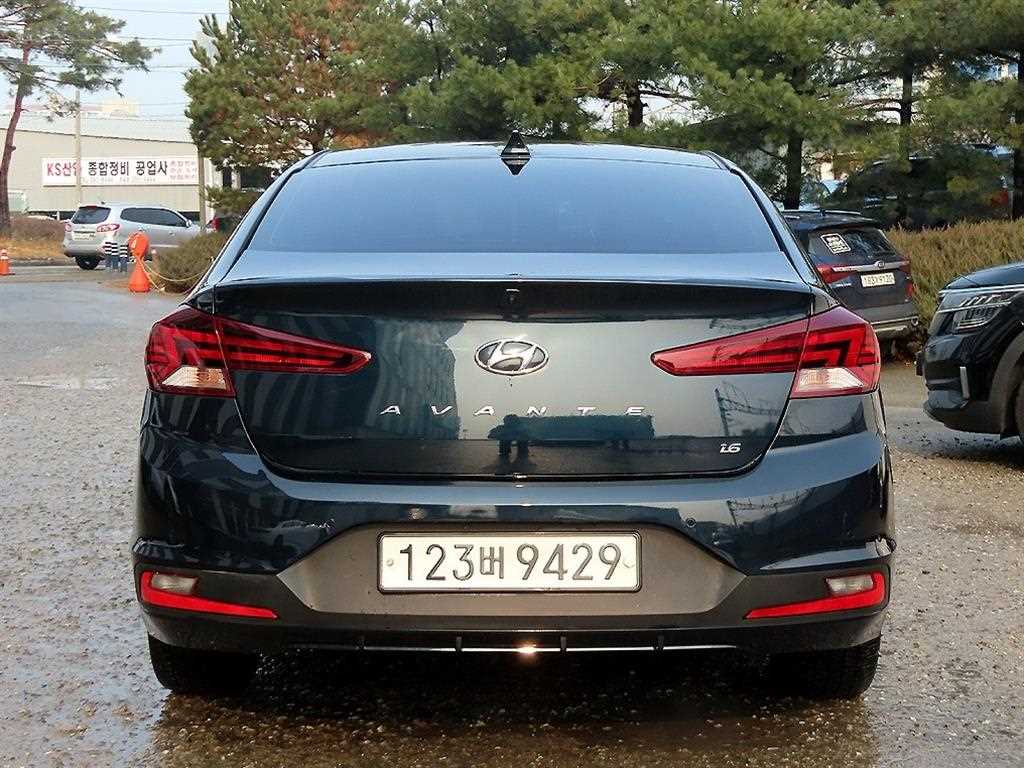 HYUNDAI Avante - Vista 4