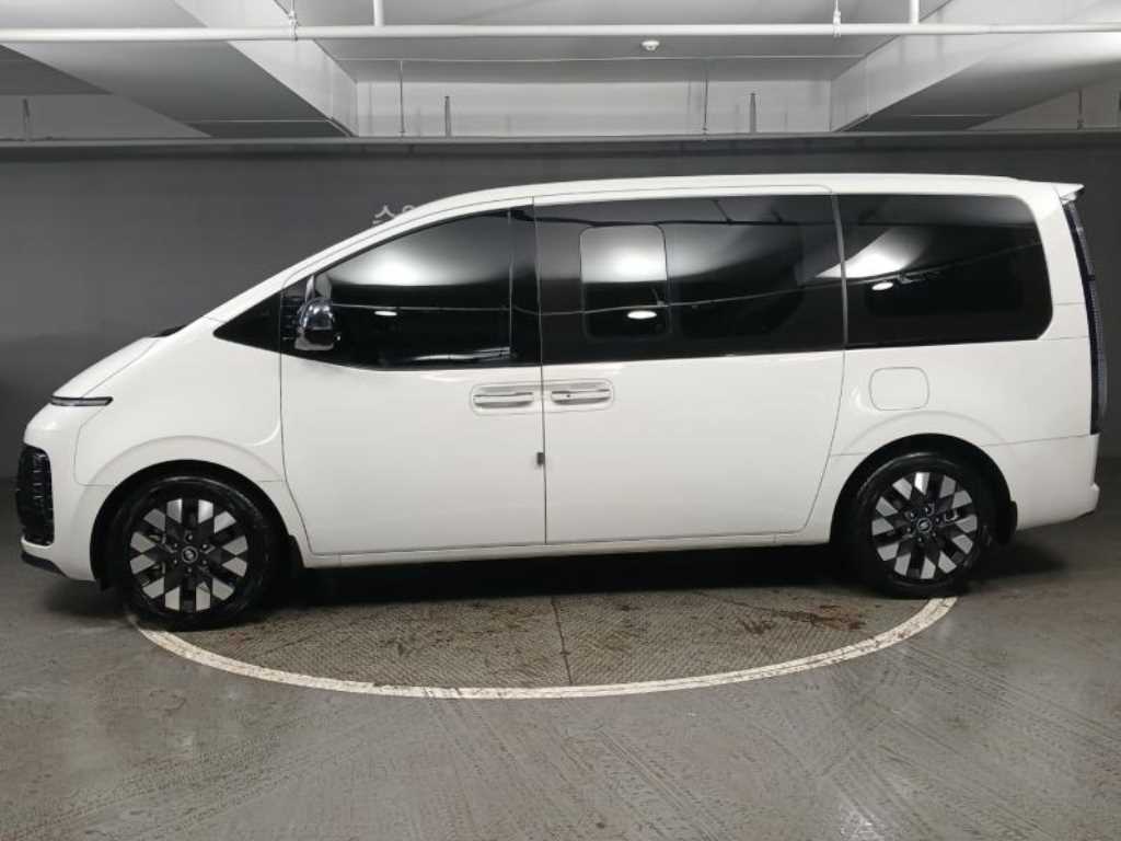 HYUNDAI Staria - Vista 3