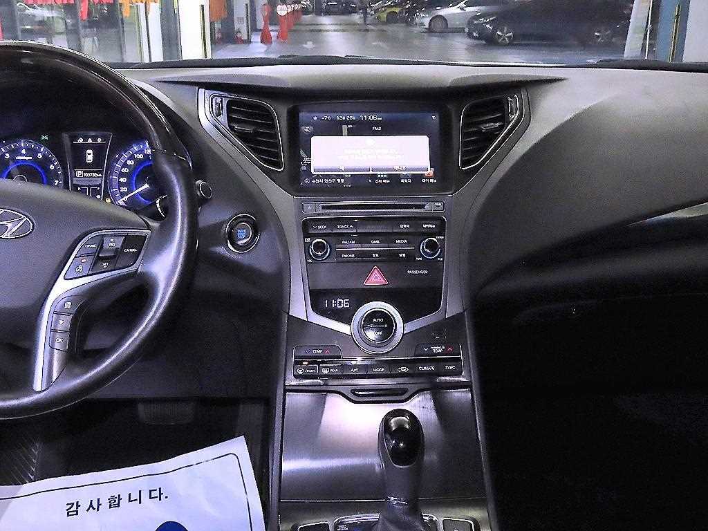 HYUNDAI Grandeur - Vista 11