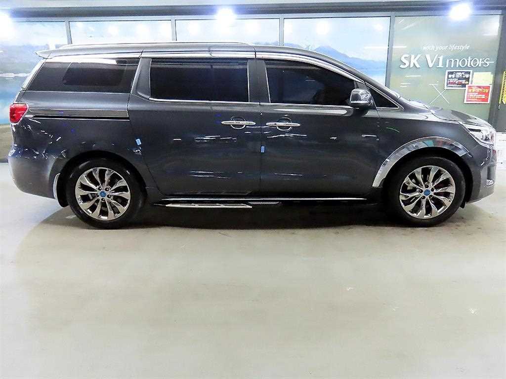 KIA Carnival - Vista 3