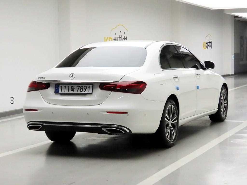 Mercedes Benz E class - Vista 4