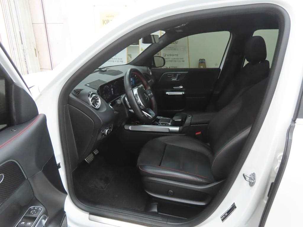 Mercedes Benz GLB Class - Vista 5