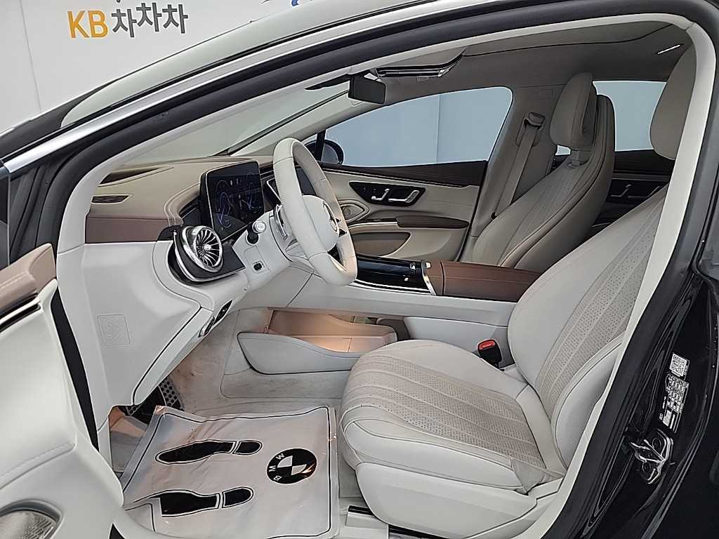 Mercedes Benz EQS - Vista 11