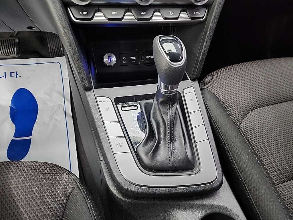 HYUNDAI Avante - Vista 8