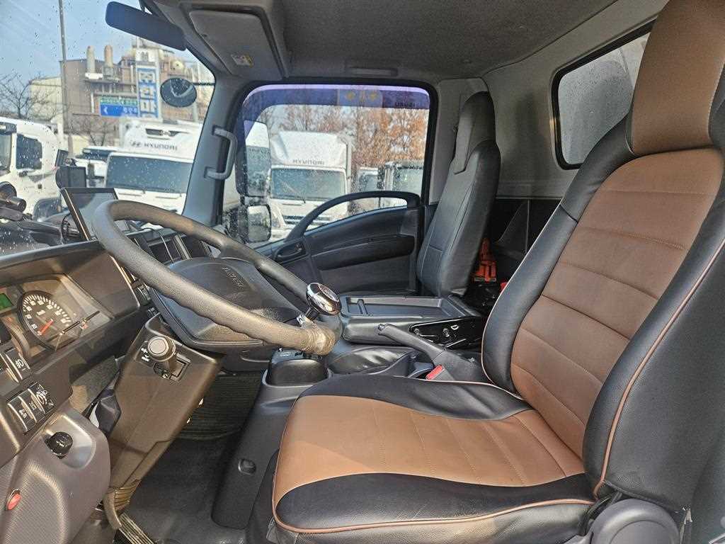 medium and large cargo truck - Vista 12