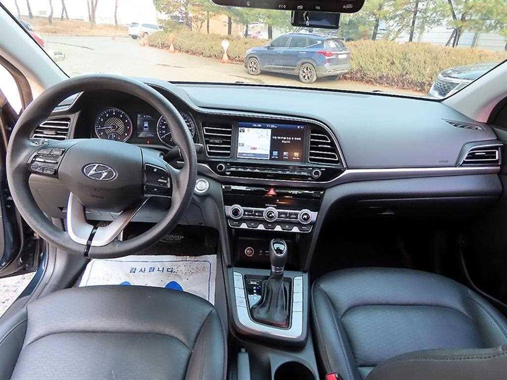 HYUNDAI Avante - Vista 7