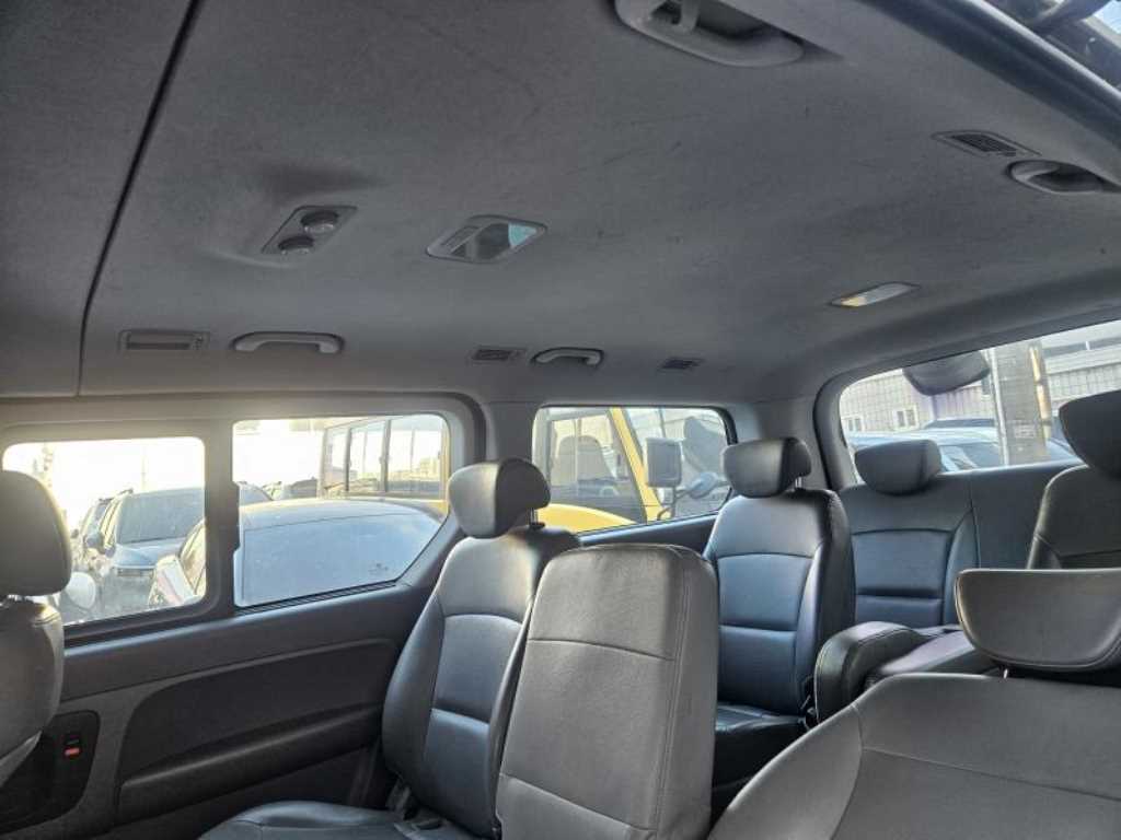 HYUNDAI Starex - Vista 12