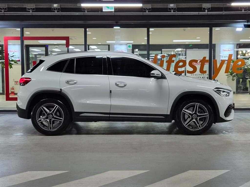 Mercedes Benz GLA Class - Vista 3
