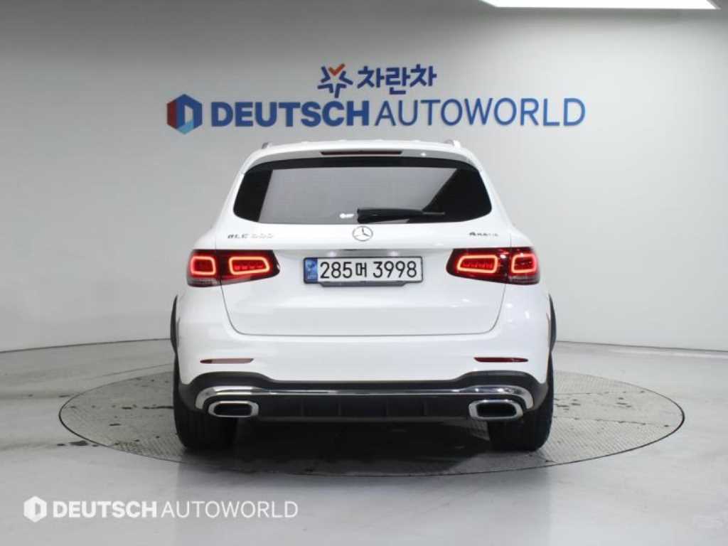 Mercedes Benz GLC Class - Vista 4