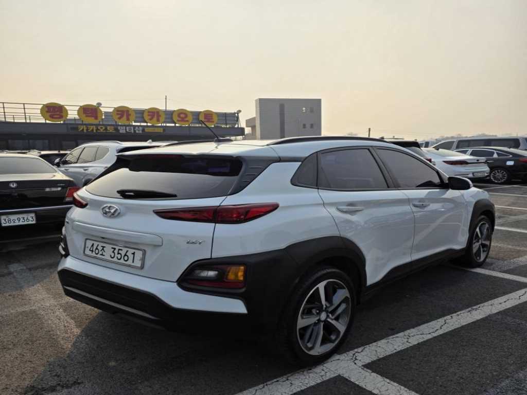 HYUNDAI Kona - Vista 6