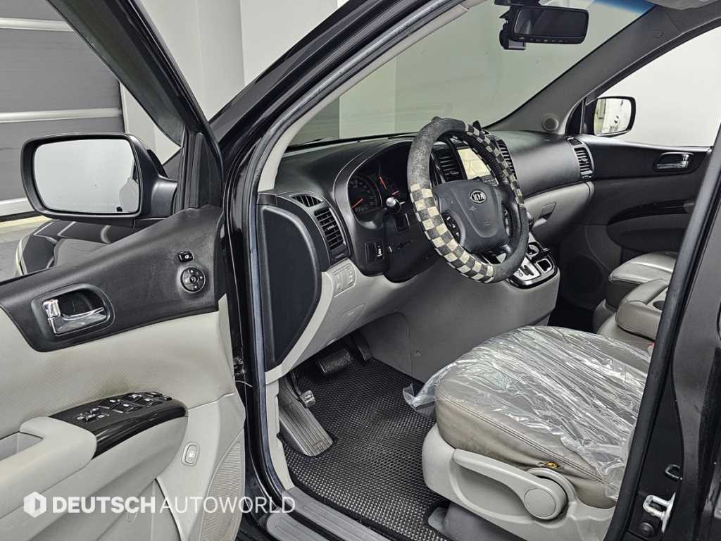 KIA Carnival - Vista 11