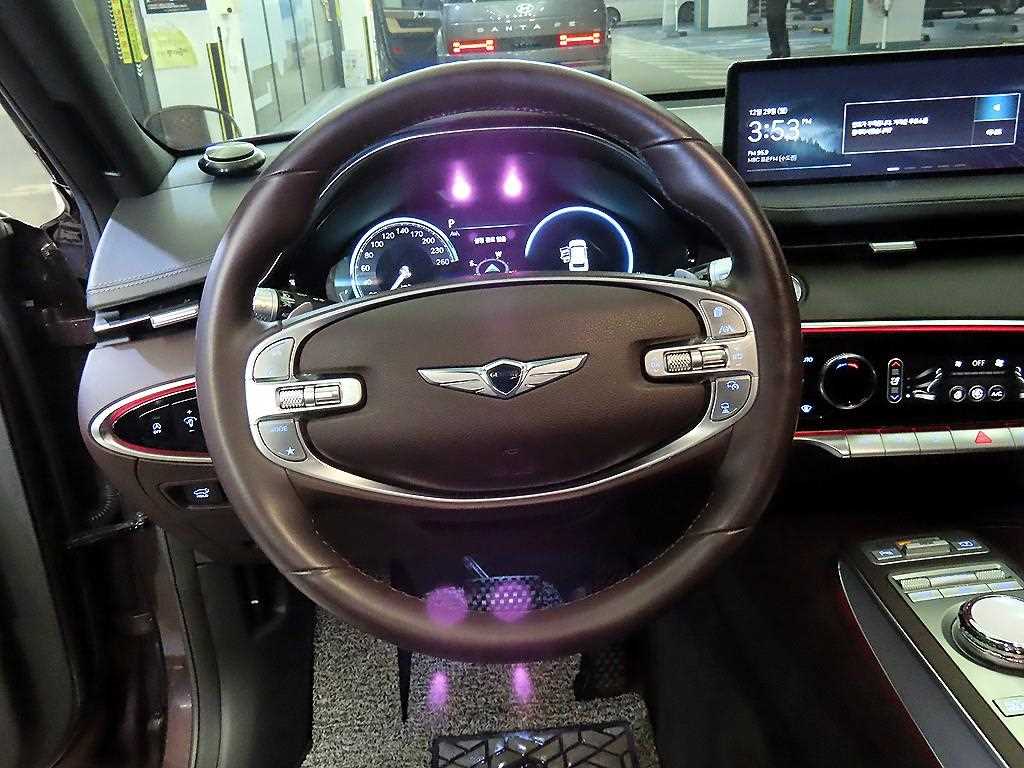 Genesis GV70 - Vista 8