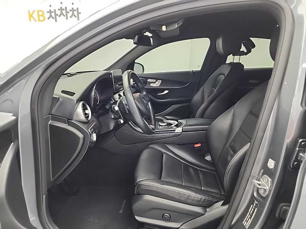 Mercedes Benz GLC Class - Vista 11