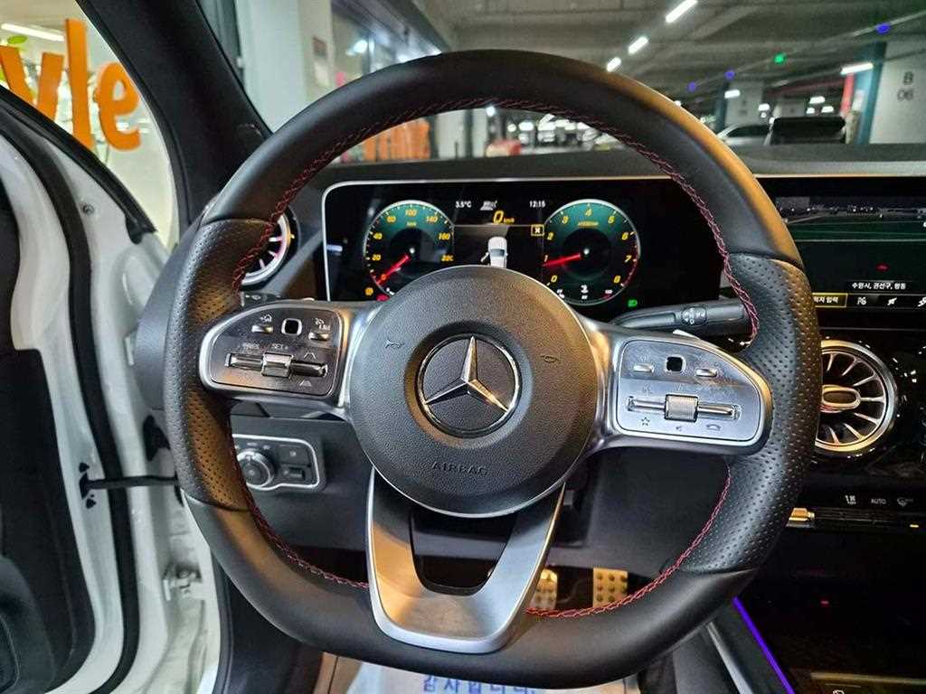Mercedes Benz GLA Class - Vista 9