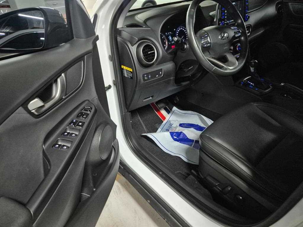 HYUNDAI Kona - Vista 12