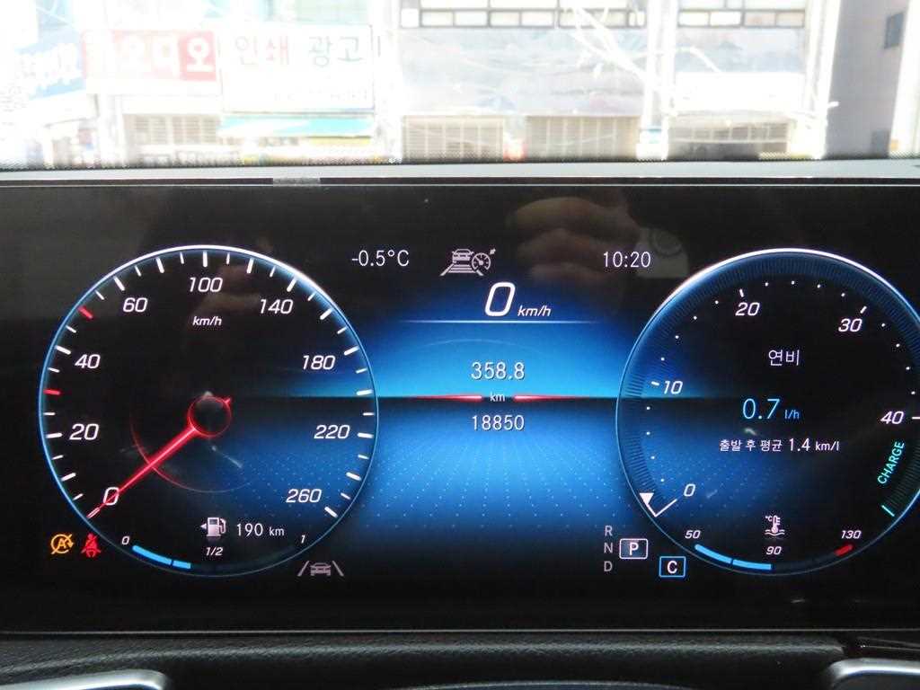 Mercedes Benz GLB Class - Vista 8