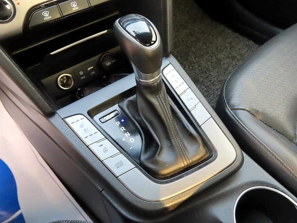 HYUNDAI Avante - Vista 10