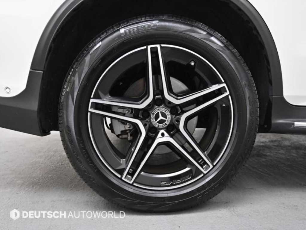 Mercedes Benz GLC Class - Vista 5