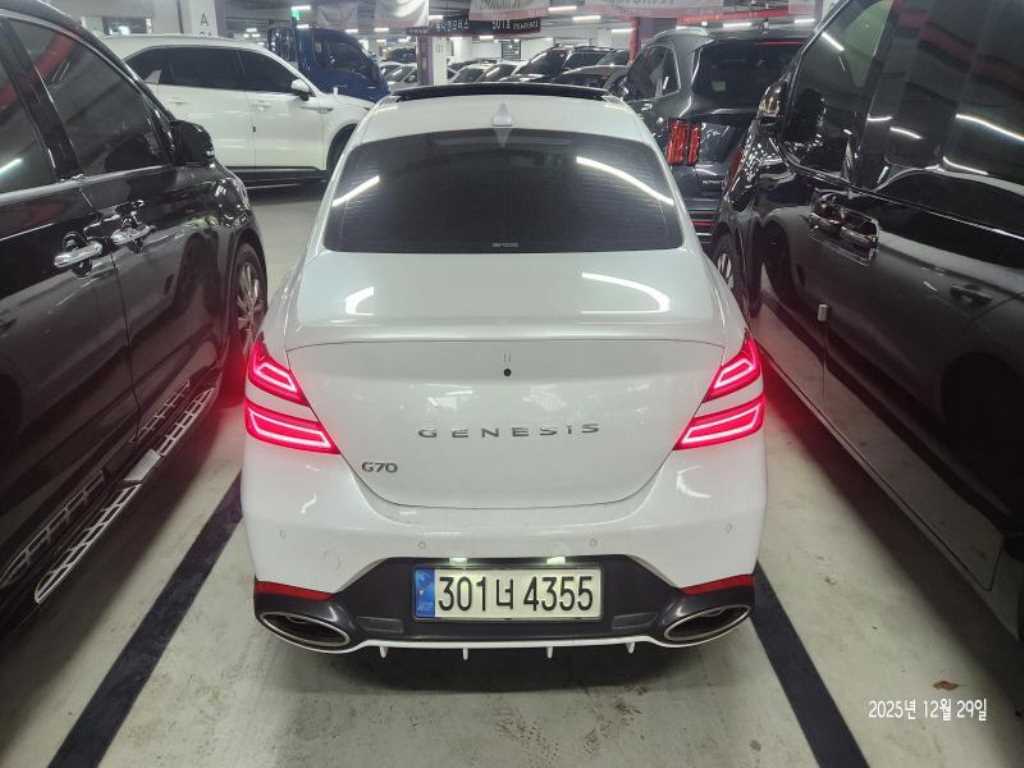 Genesis G70 - Vista 2