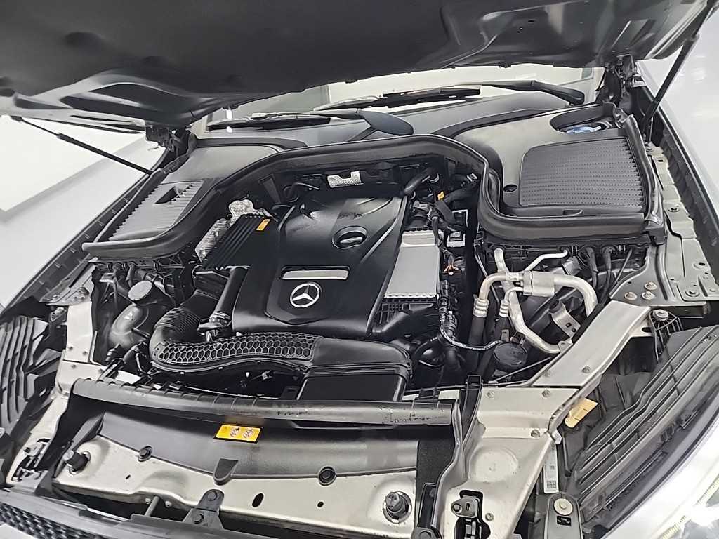 Mercedes Benz GLC Class - Vista 5