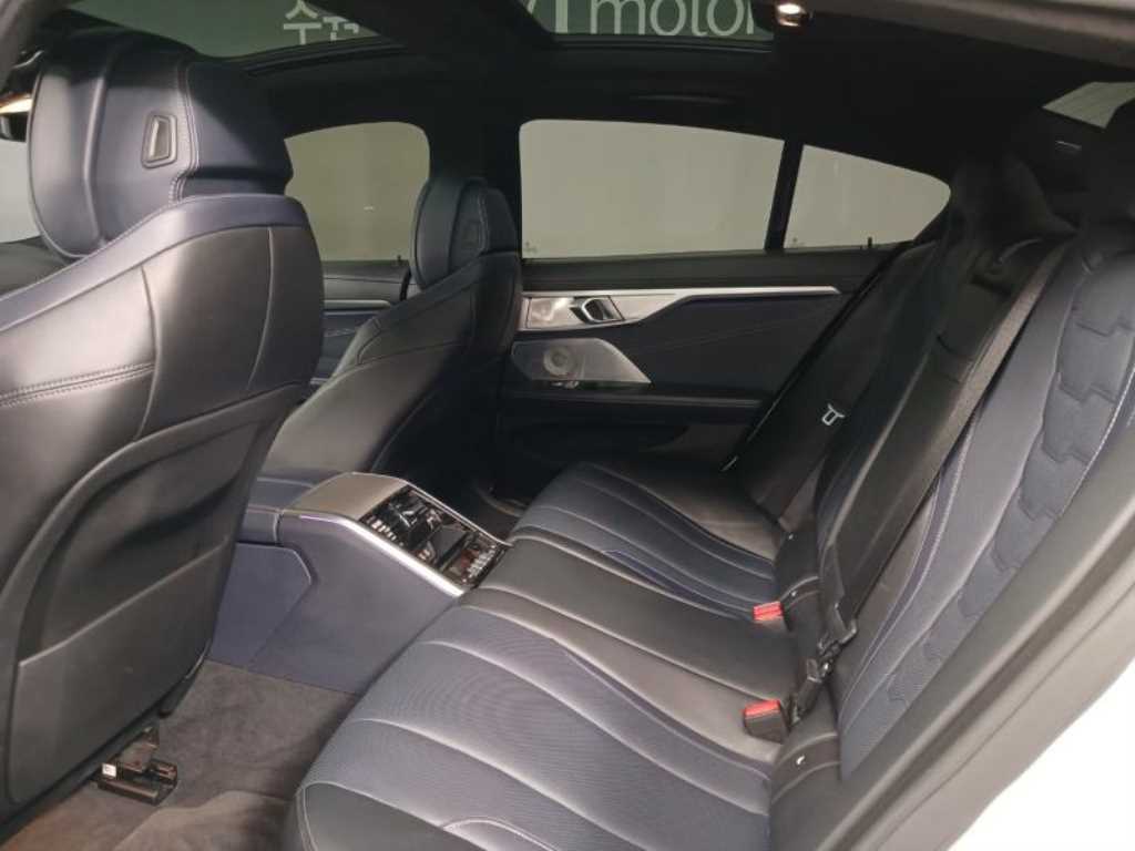 BMW 8 Series - Vista 8