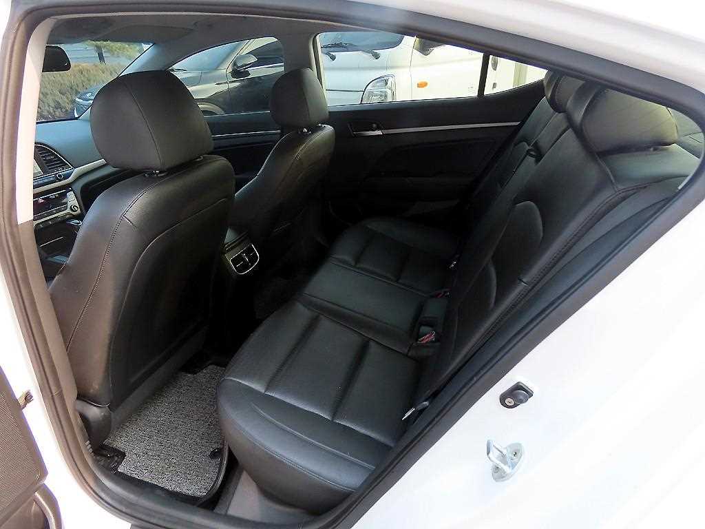 HYUNDAI Avante - Vista 6