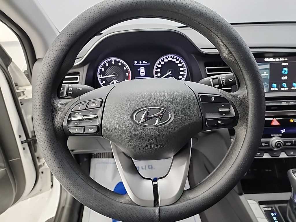 HYUNDAI Avante - Vista 9