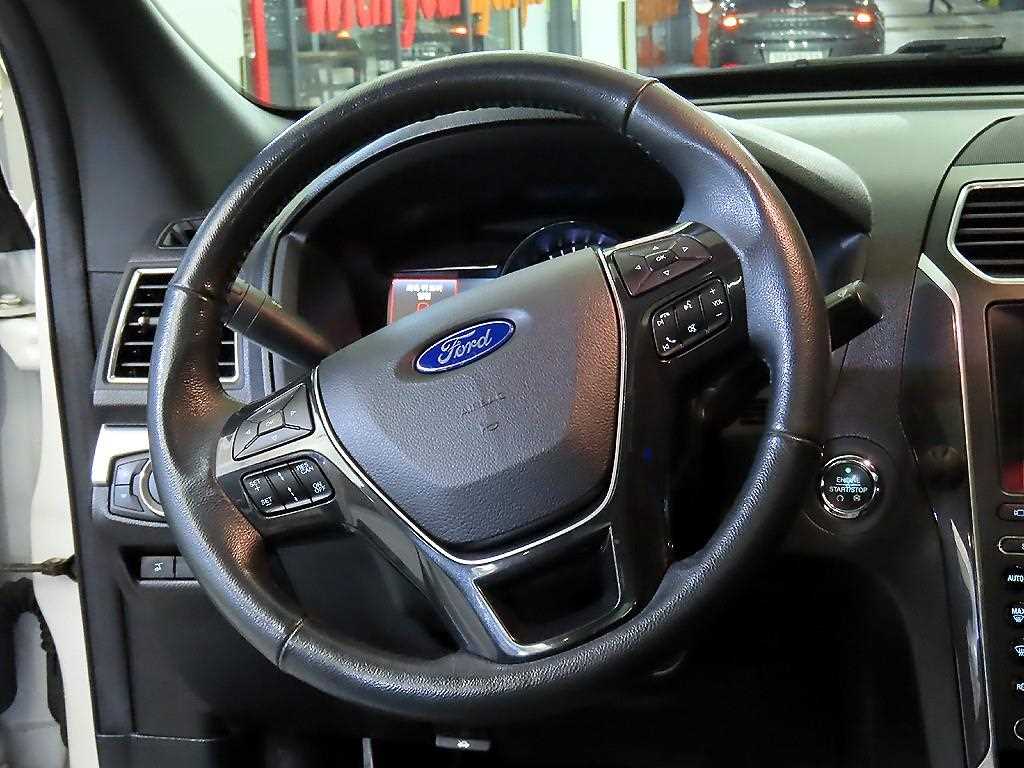 Ford Explorer - Vista 8