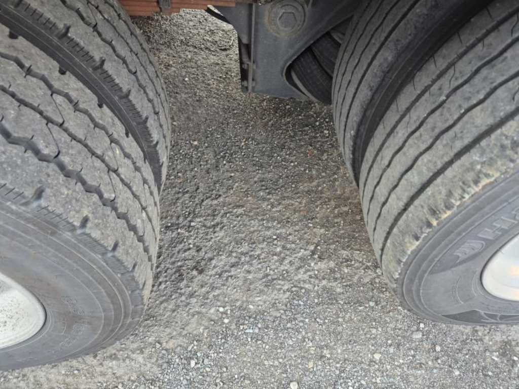 medium and large cargo truck - Vista 9