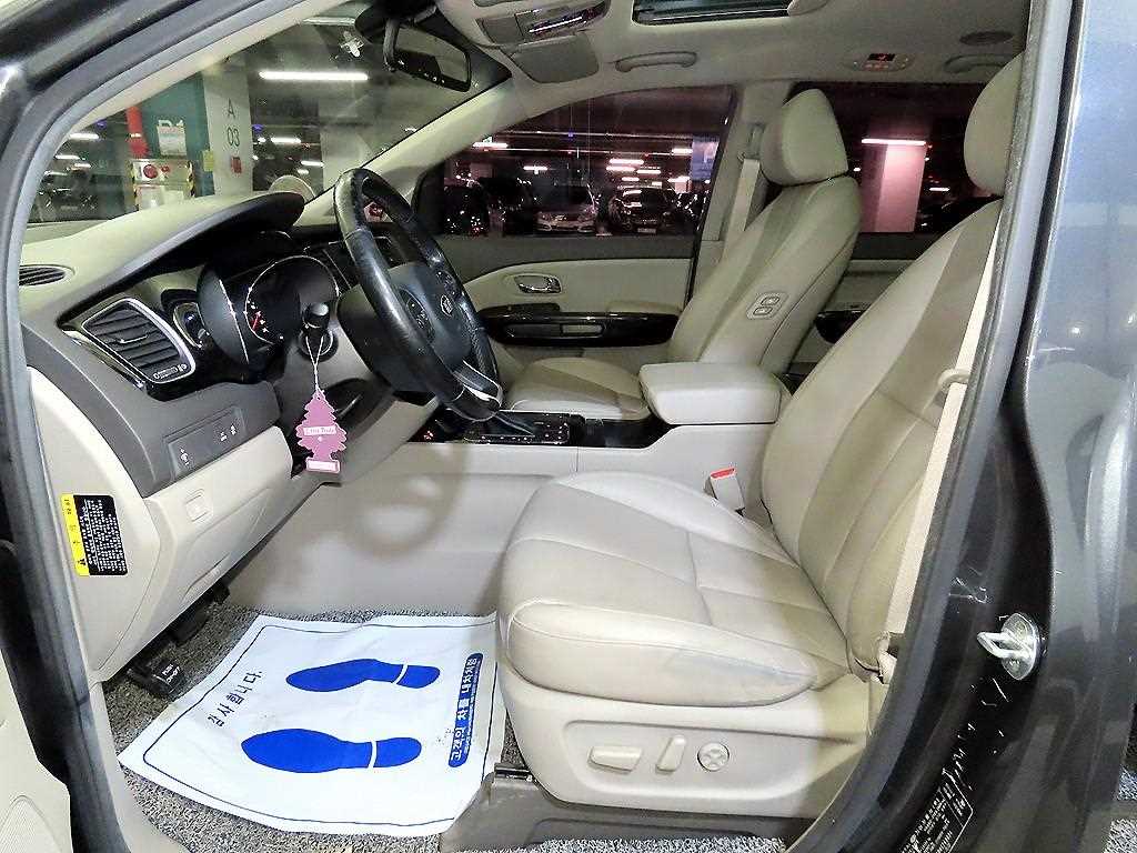 KIA Carnival - Vista 6