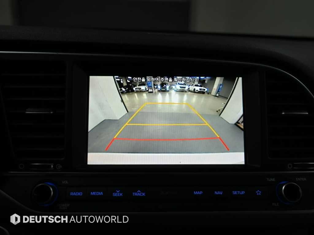 HYUNDAI Avante 2018 Blanco - Importación desde Corea - HF Imports Iquique - Foto 16