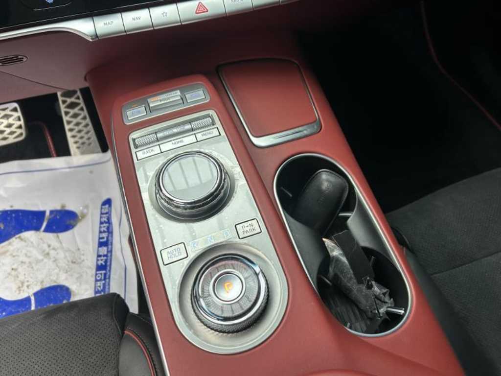 Genesis GV70 - Vista 12