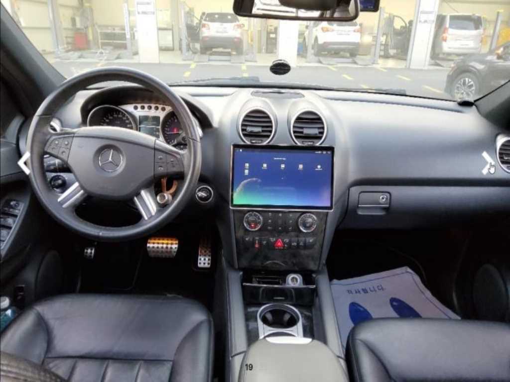 Mercedes Benz M Class - Vista 10