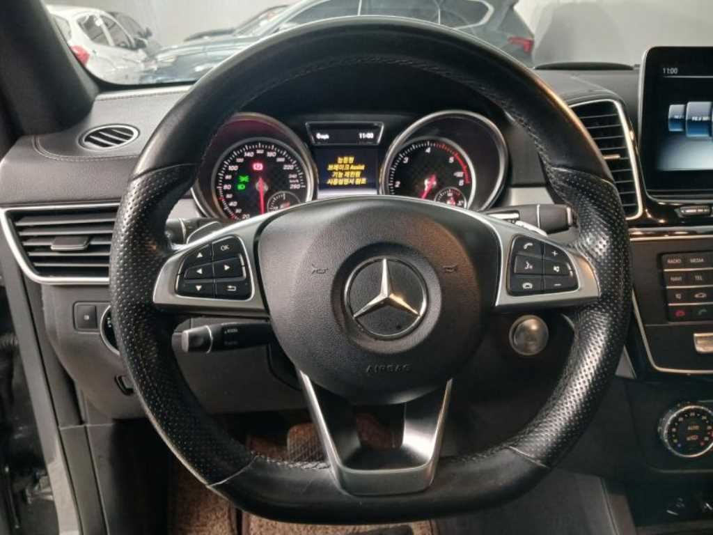 Mercedes Benz GLE Class - Vista 11