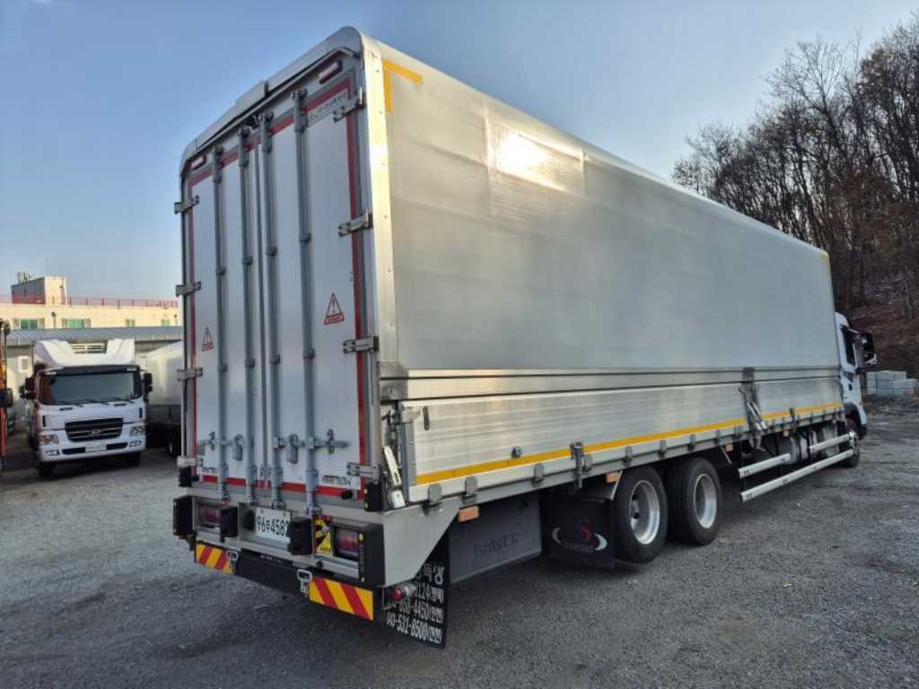 medium and large cargo truck - Vista 6